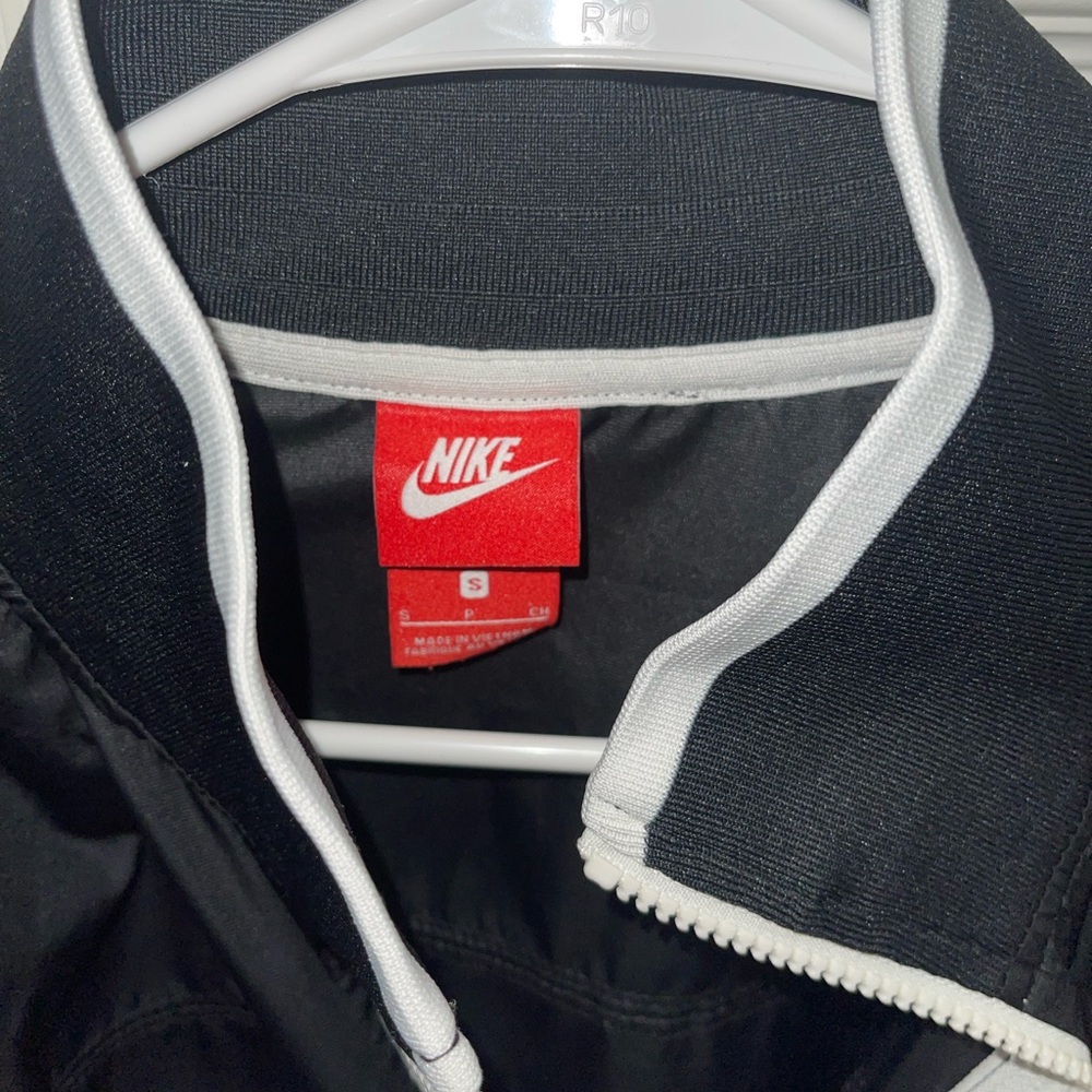 Wind breaker